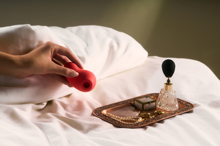 peach and cream clitoral suction vibrator aura