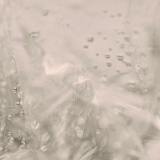 a clear gel texture with small bubbles